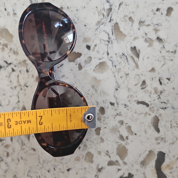 Louis Vuitton Tortoise Shell Sunglasses - Picture 9 of 9